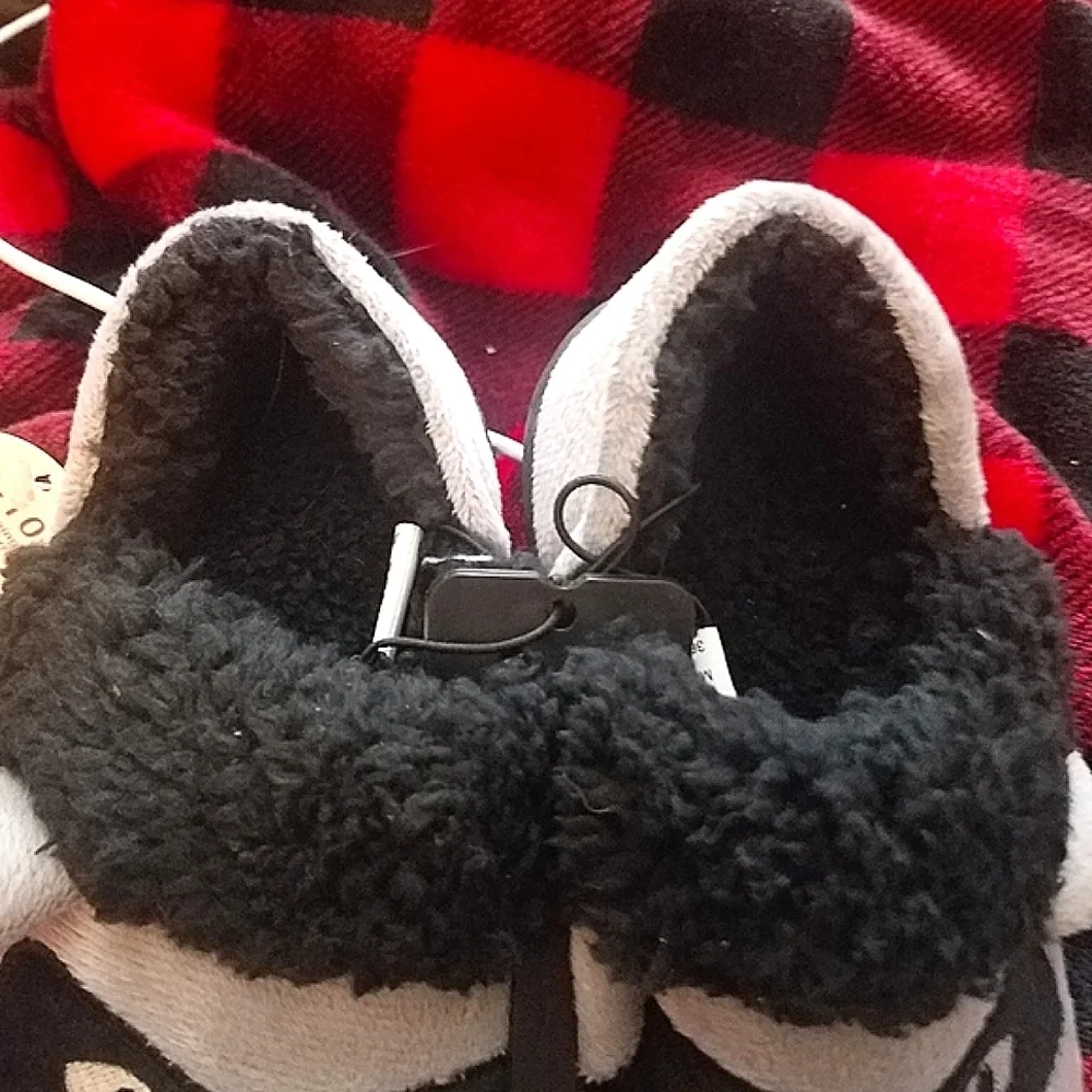 💖Cute pair of Boy's Slippers Size 9-10